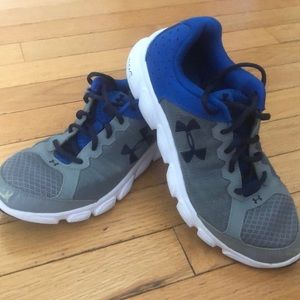 Boys under Armour sneakers